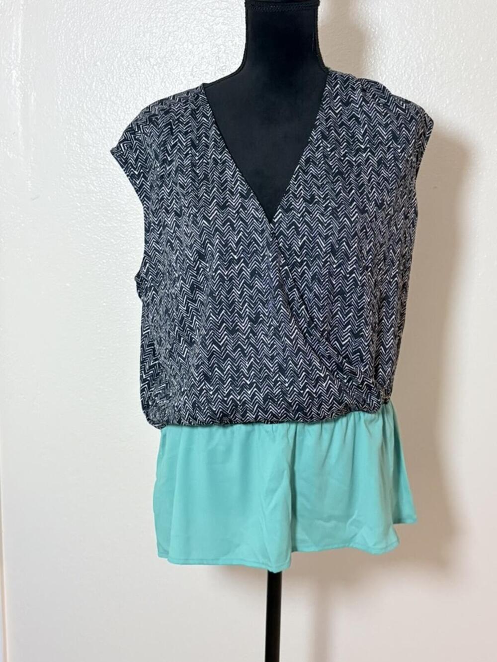 Ann Taylor NWT Surplice Wrap Peplum Top  Navy Chevron + Mint  Size L